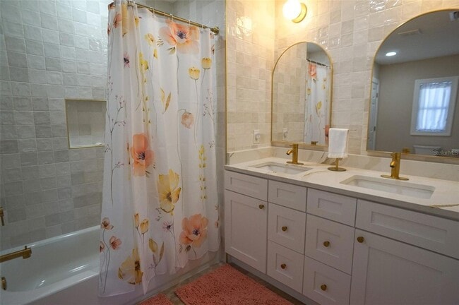 Building Photo - 929 Lantana Ave