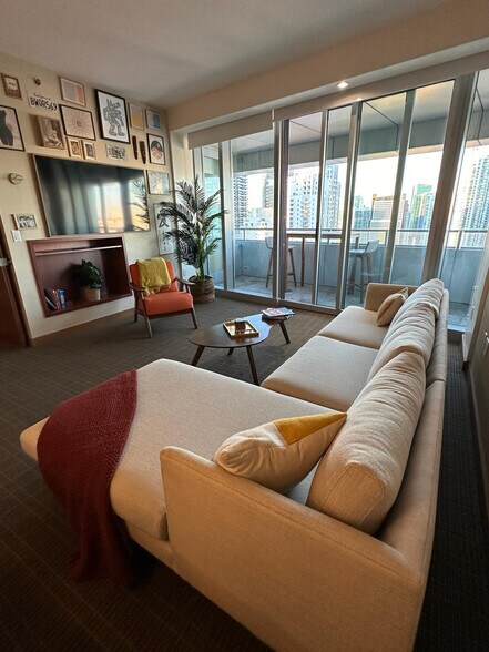 Building Photo - 1395 Brickell Ave