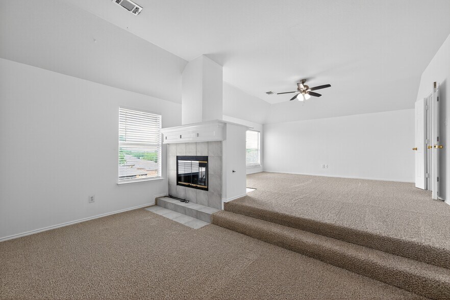 Building Photo - 2125 Elm Falls Pl