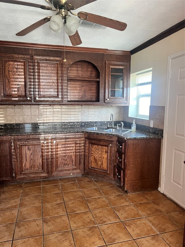 Building Photo - 5604 Chapman St