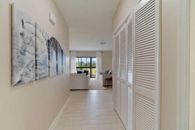 Building Photo - 11355 Pond View Dr