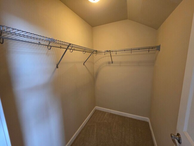 Building Photo - Wonderful Duplex in Eagle Ridge