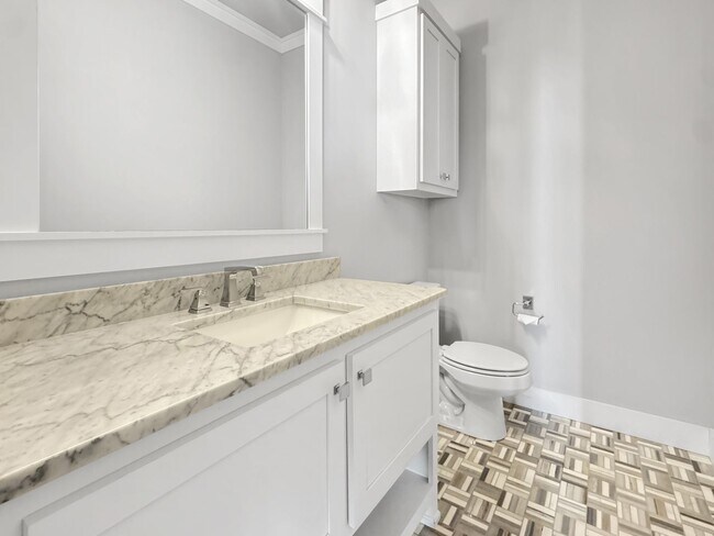 Building Photo - High-End Executive Living in Gated South Tulsa Community