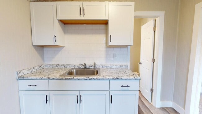 Primary Photo - Stockyards Area - 2 Bedrooms - Single Fami...