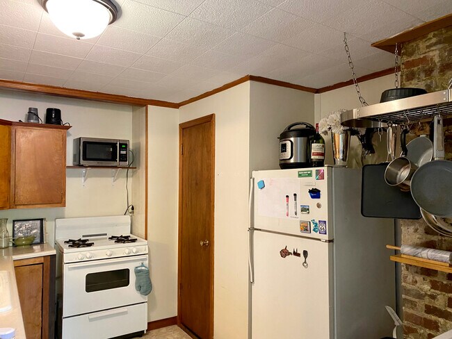 Building Photo - 606 S Webber St