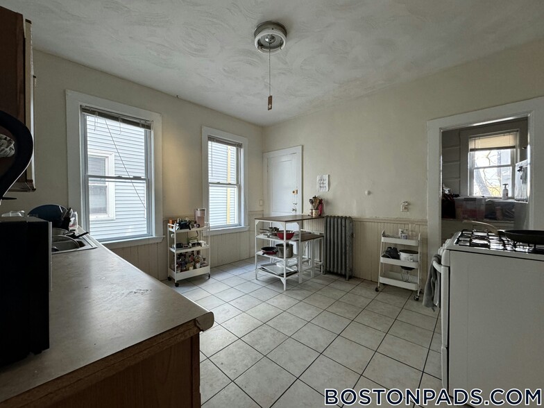 Building Photo - 5 Harvard Terrace