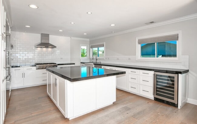 Building Photo - 7 Sandbar Dr