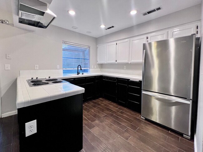 Building Photo - $2,300 Champlain Dr. & Fort Washington, 3 ...