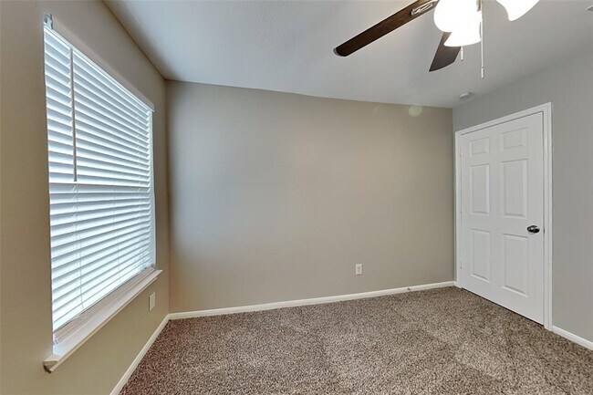 Building Photo - 18027 Hillock Glen Ln