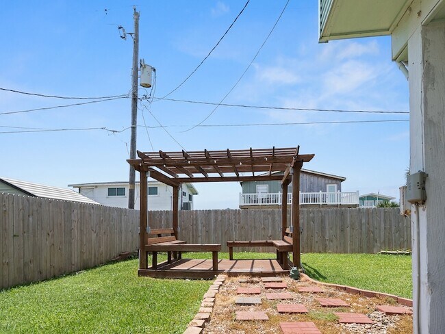 Building Photo - 4014 Kent Dr