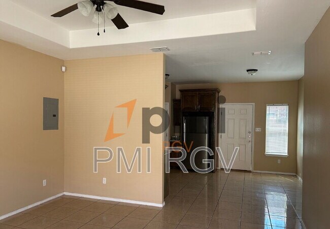 Building Photo - 2708 W Primrose Ave