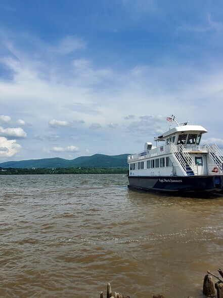 Building Photo - 217 3rd St