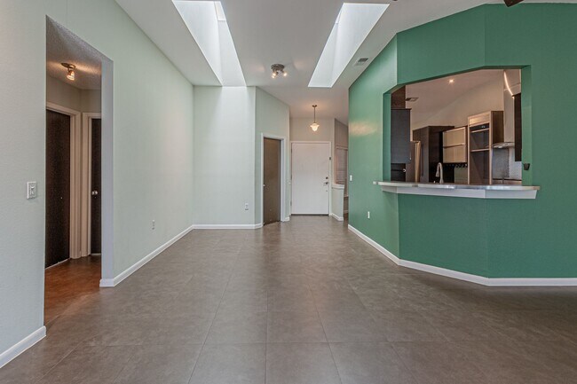 Building Photo - Modern Design 3 Bedroom 2 Bath, 2 car Gara...