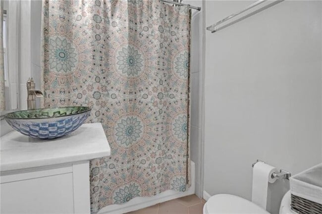 Building Photo - 1329 Plaza Ave SW