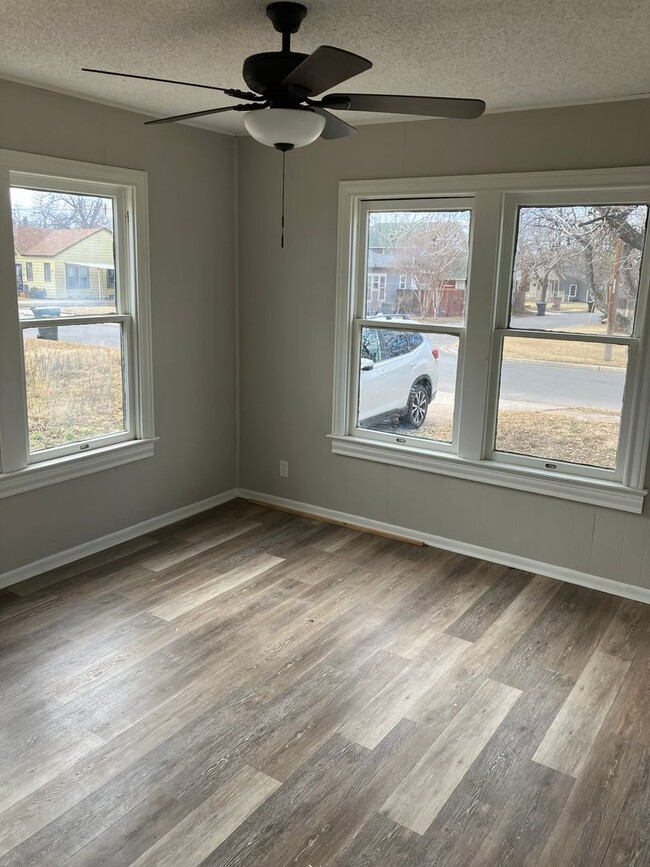 Building Photo - Beautifully Updated 2 Bedroom Home!