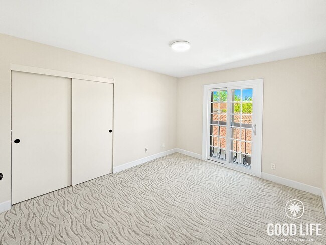 Building Photo - Top-Floor 3BR Retreat with Balcony Views & In-Unit Laundry in San Diego!