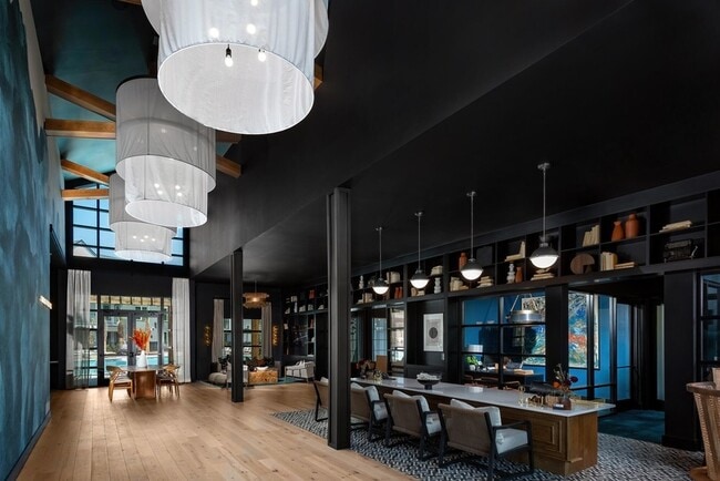 Building Photo - 2403 Mall Dr