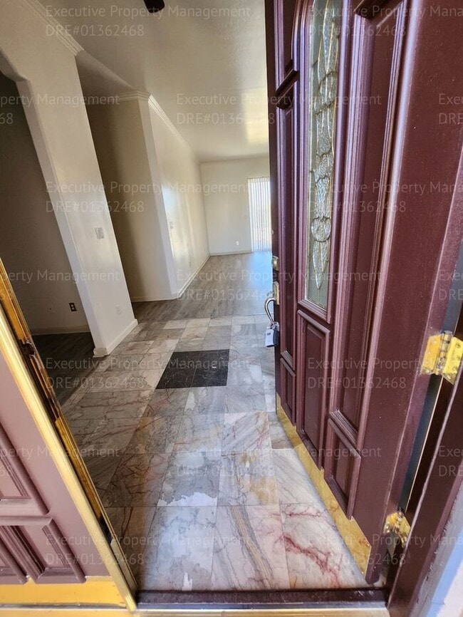 Building Photo - 4 bedroom 3 FULL bath/ 3 CAR Garage.. 2418...