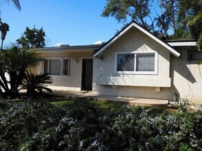Building Photo - Updated 3 Bedroom, 3 Bathroom Garden House...