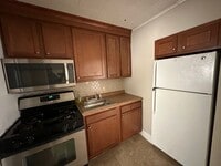 Building Photo - 42 Henrietta- updated 2 bedroom 1 bath - c...