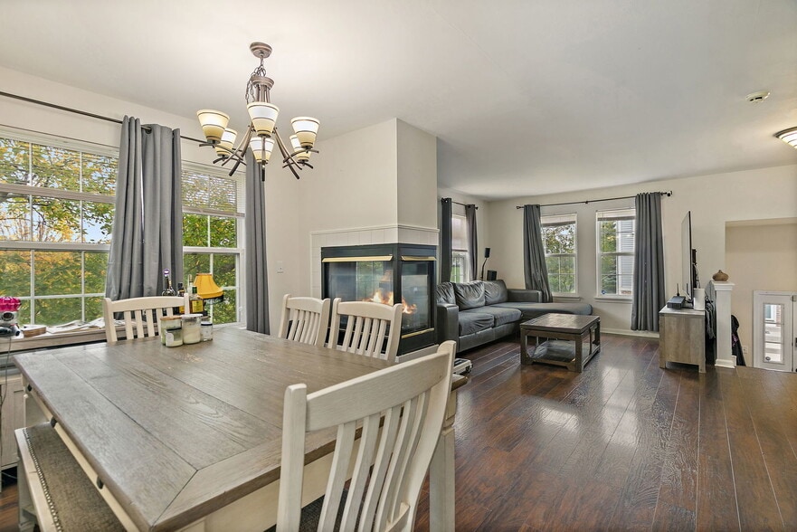 Building Photo - 361 Holiday Ln