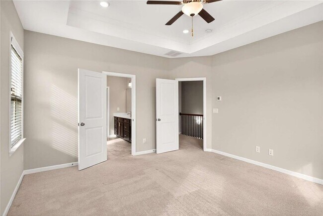 Building Photo - 3960 Redwood Dr