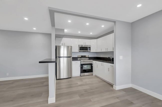 Building Photo - 171 Monaco Way