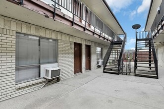 Building Photo - Make this charming studio your new home