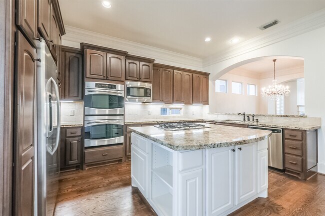 Building Photo - 407 W Bell St