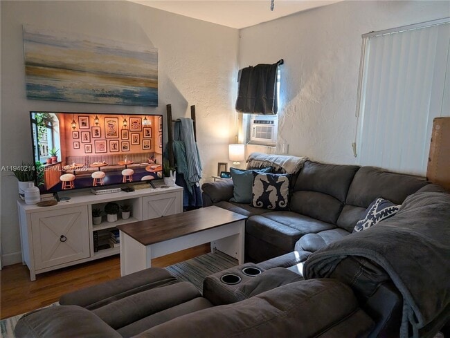 Building Photo - 311 SW 2nd Ave