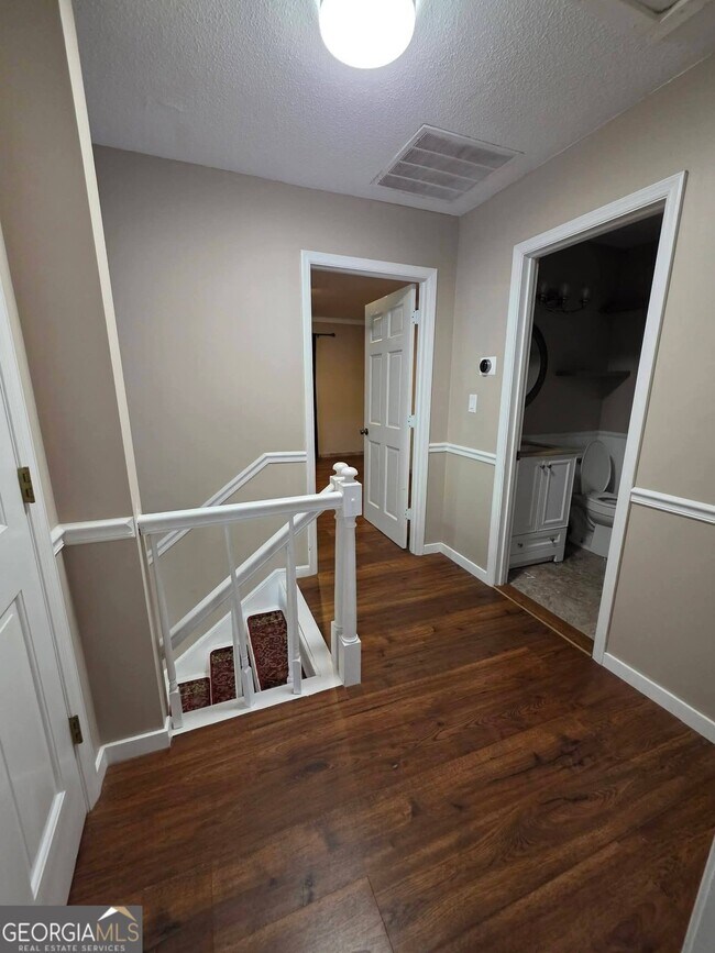 Building Photo - 1531 Dartmouth Ct