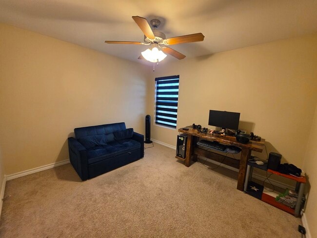 Building Photo - 302 Date Palm Dr