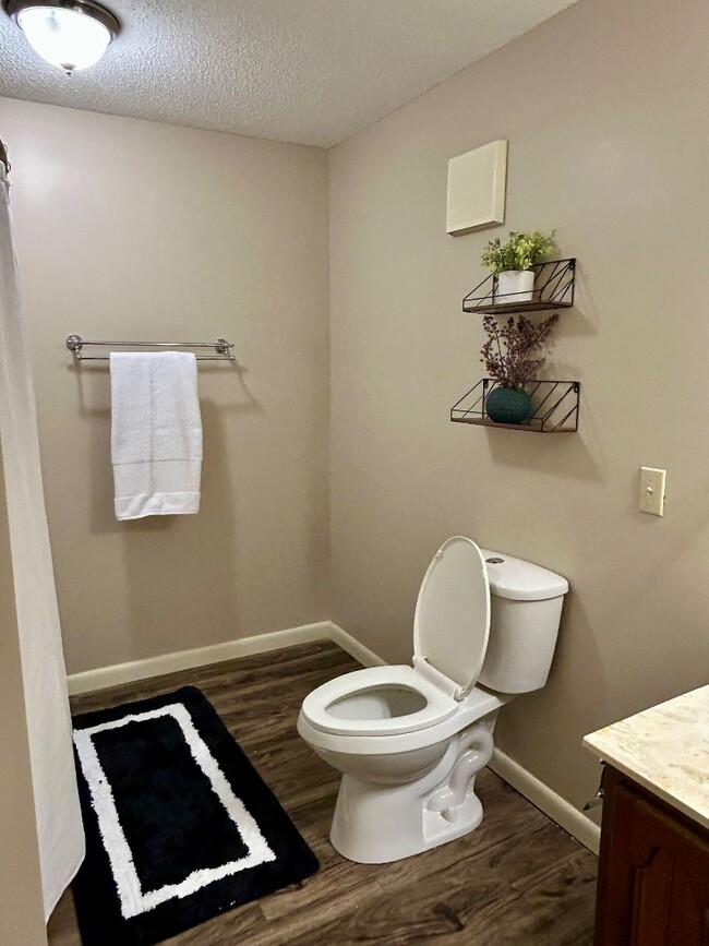 Building Photo - 917 Davis Blvd