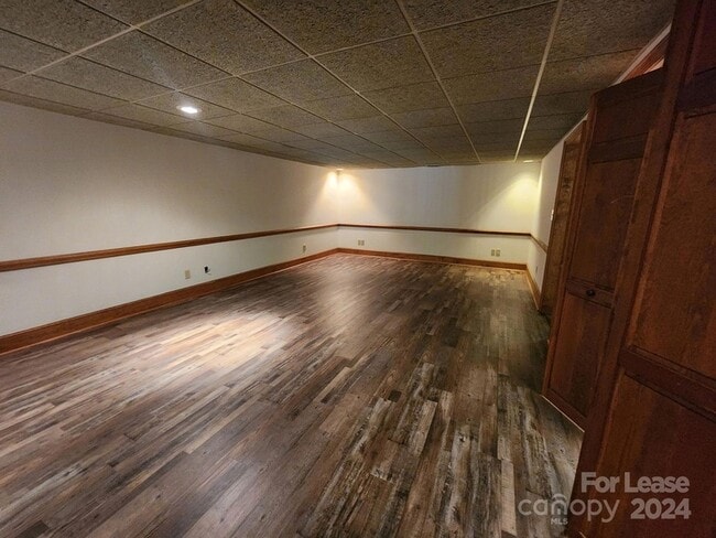 Building Photo - 9000 Oakridge Dr