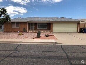 Building Photo - 2 Bed 2 Bath Home in Sunland Village- Loca...