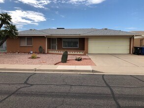 Building Photo - 2 Bed 2 Bath Home in Sunland Village- Loca...