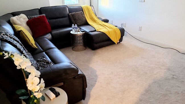 Bonus Room - 1006 River Bark Pl