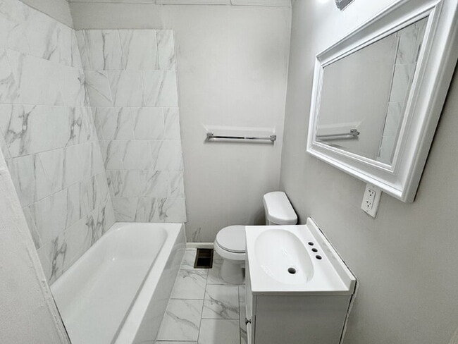 Building Photo - 655 Granada Rd