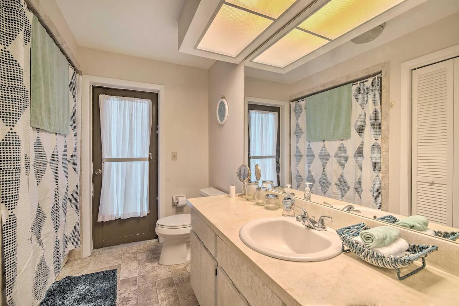 Building Photo - 6 Shumard Ct N