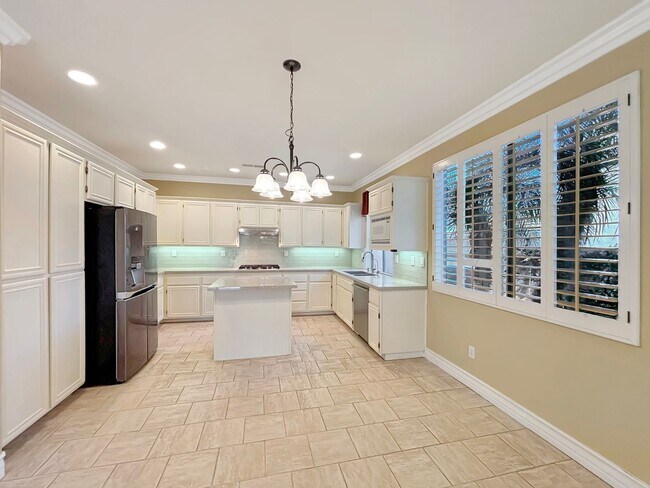 Building Photo - Beautiful & Spacious 5BD/3BA House in East...