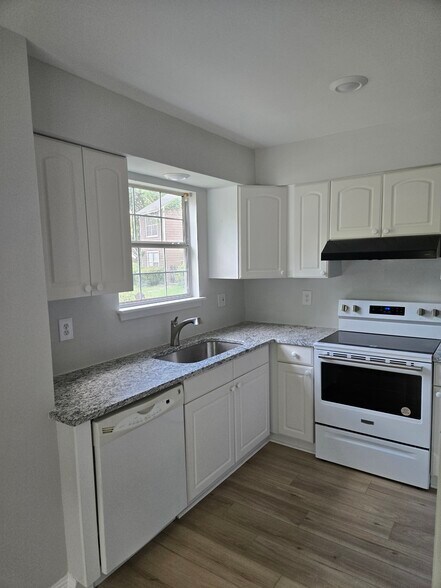 Building Photo - 126 Luden Dr