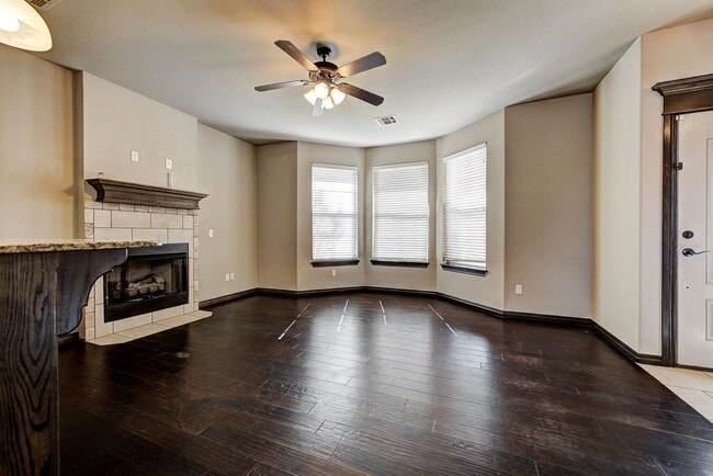 Building Photo - Spacious 3-Bedroom Home in Yukon – Modern ...