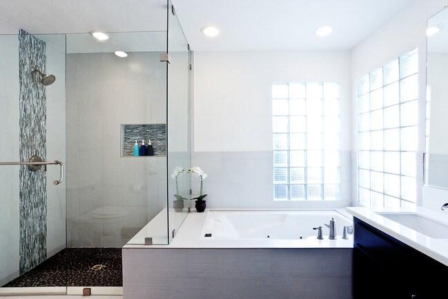 Building Photo - 450 Elmwood Dr