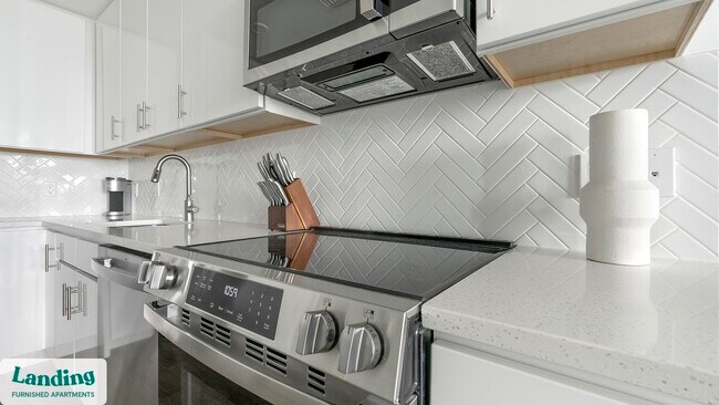 Building Photo - 1950 Mayfair St