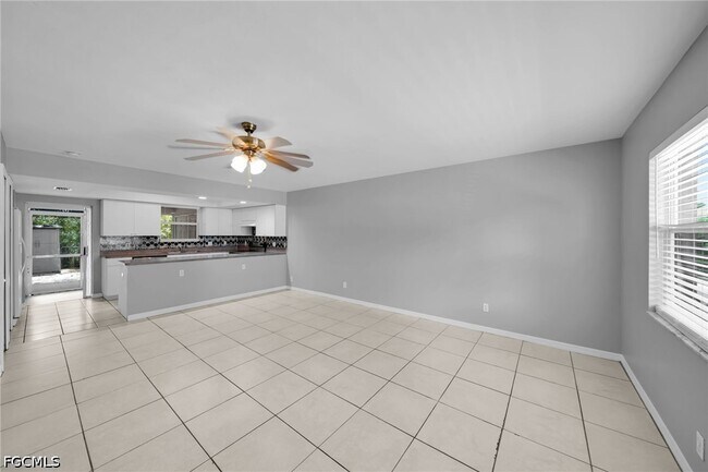Building Photo - 1407 SE 24th Ave