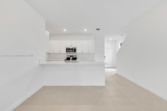 Building Photo - 3050 Park Pl