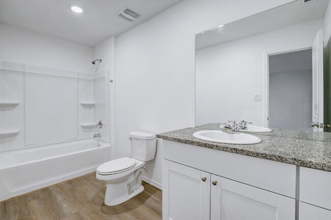 Building Photo - Modern 4-Bedroom Home with Loft, Open Livi...