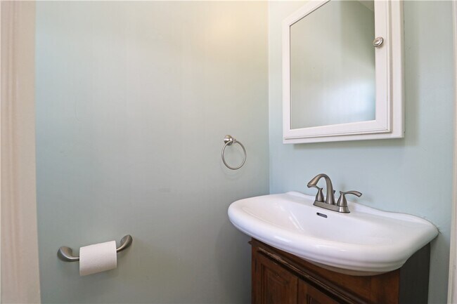 Building Photo - 412 Catalpa Ave