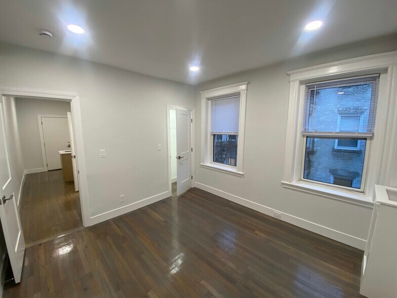 Building Photo - 111 Park Dr