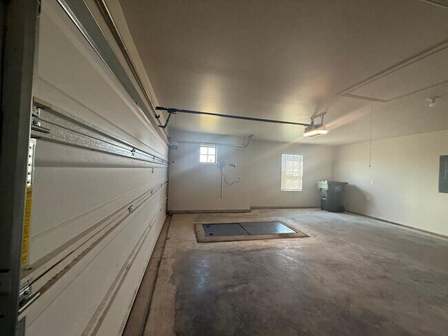 Building Photo - 8401 HazelWood Wy